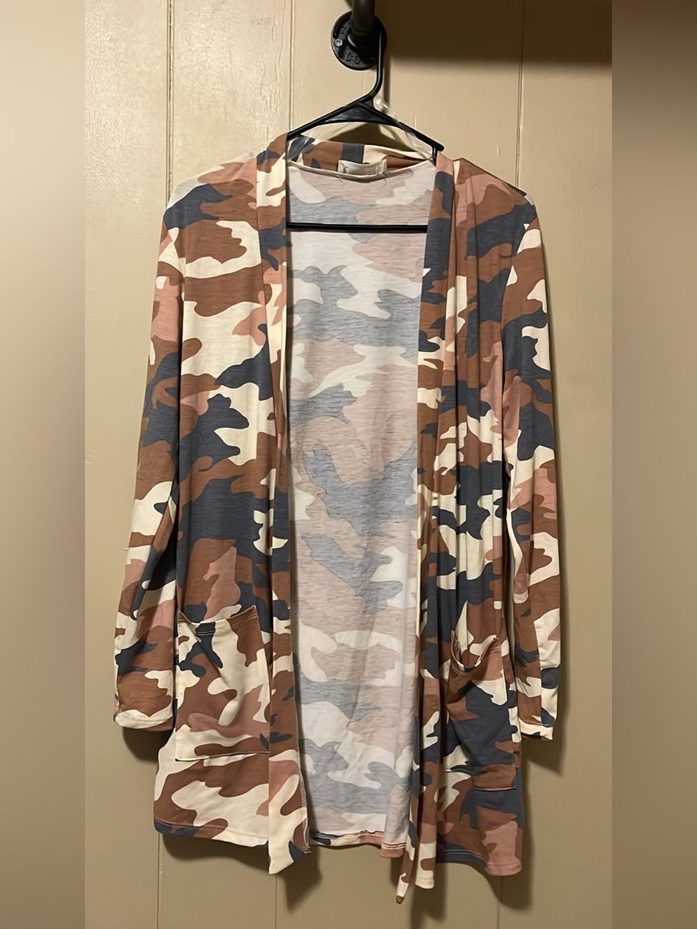 Zenana Outfitters Camo cardigan in orange, Cream & Gray